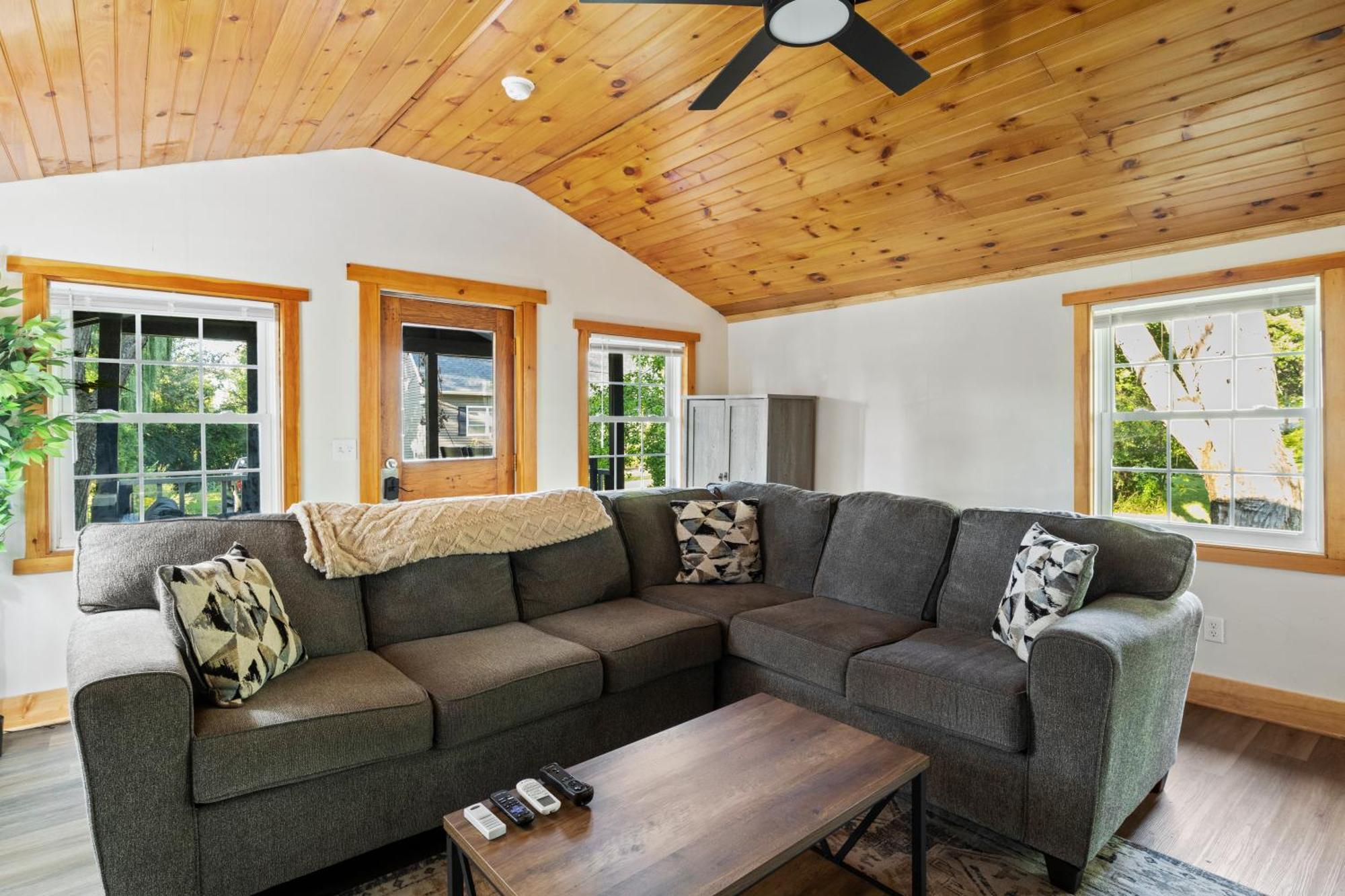 Cozy Home W/ King Bed & Lake Access Canandaigua Buitenkant foto